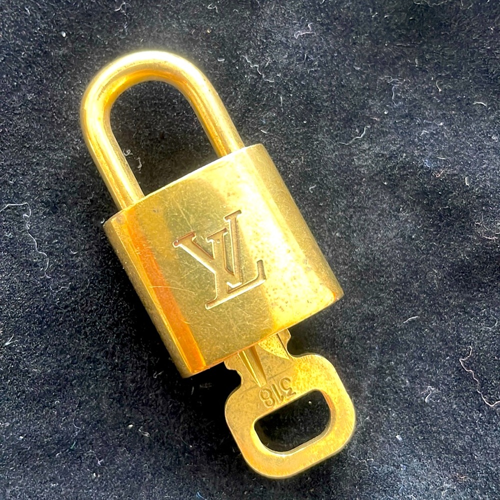 Louis Vuitton Lock & Key #318